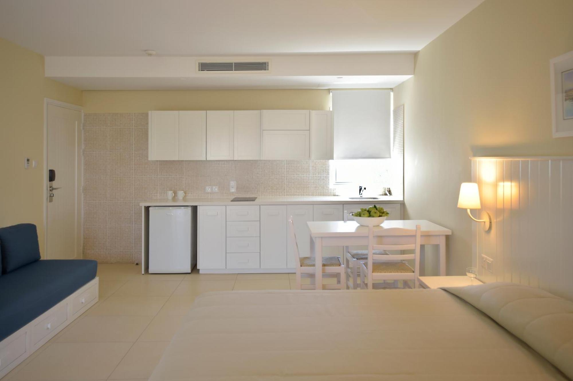 Mniejszy Apartament (Junior Suite) z widokiem na ogród
